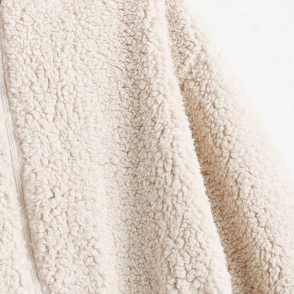 Cropped Cozy White Teddy w/hood - Picture 3 of 5